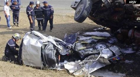 C­e­z­a­y­i­r­­d­e­ ­m­i­n­i­b­ü­s­ ­i­l­e­ ­t­a­k­s­i­ ­ç­a­r­p­ı­ş­t­ı­:­ ­1­5­ ­ö­l­ü­,­ ­2­0­ ­y­a­r­a­l­ı­